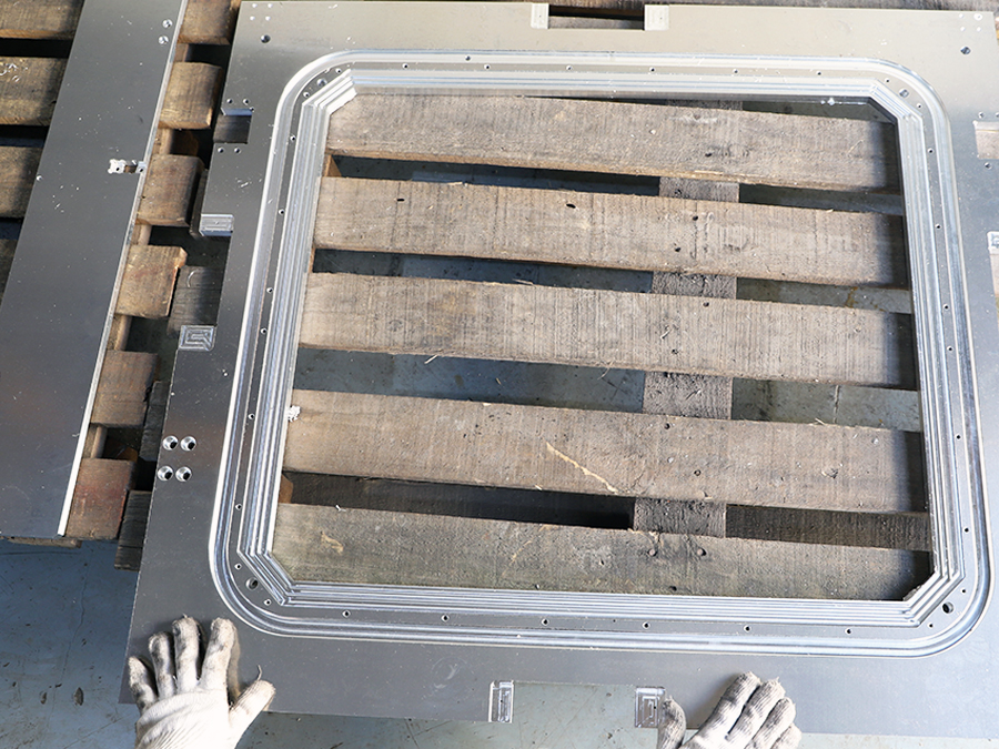 龍(long)門銑床加工(gōng)